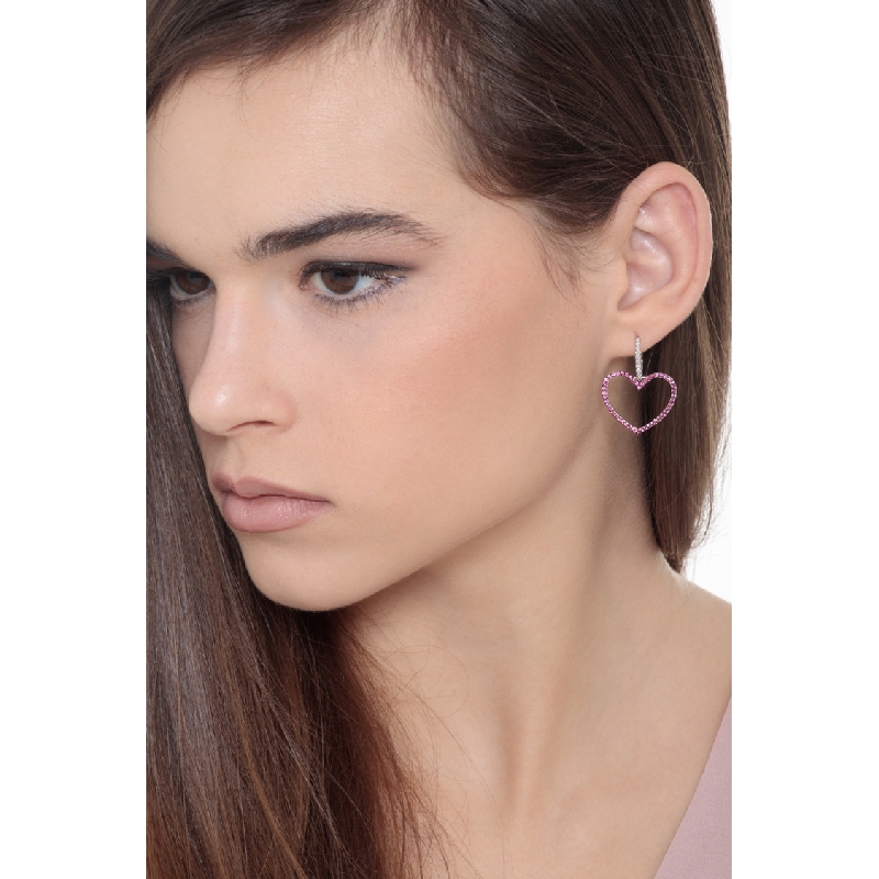 Boucles d'oreilles cœur en or blanc 18k avec rubis et diamants