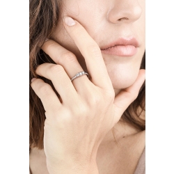 Bague en or blanc 18 carats sertie de trois diamants 2