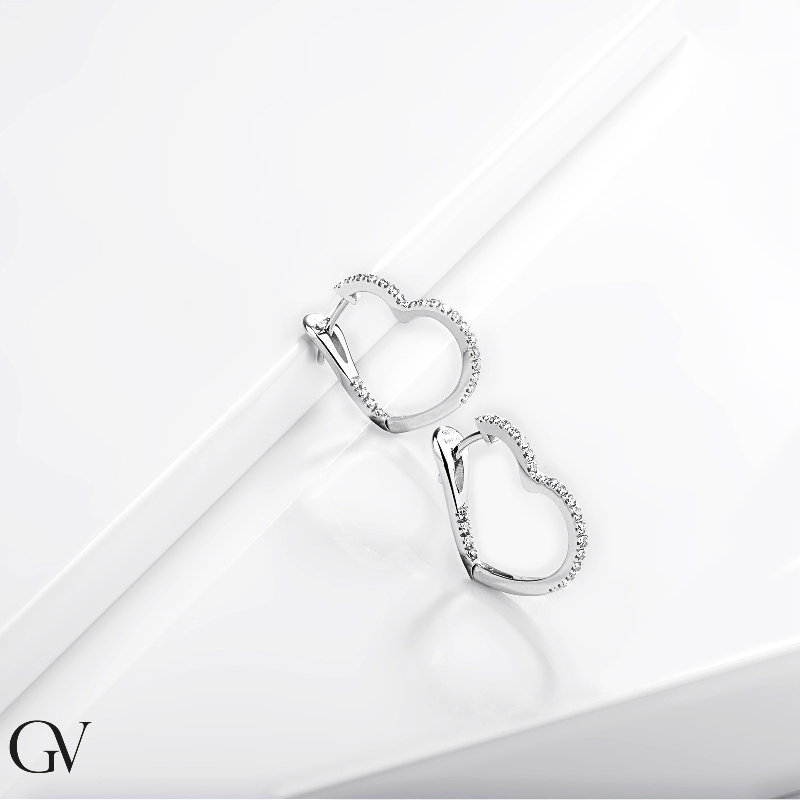 Boucles d'oreilles cœur en or blanc 18 carats avec diamants taille brillant 1.90 cm