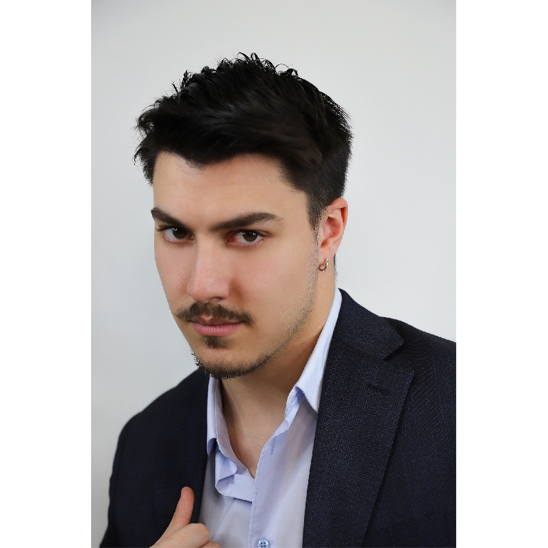 Créole unique homme en or blanc 18k avec des diamants Créole unique homme en or blanc 18k avec des diamants