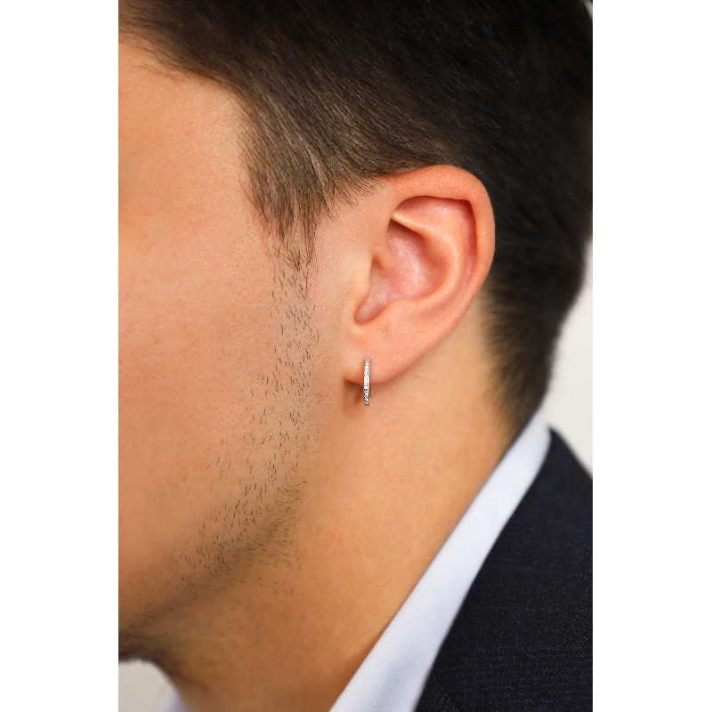 Créole unique homme en or blanc 18k avec des diamants Créole unique homme en or blanc 18k avec des diamants