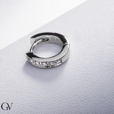 Créole unique avec diamants en or blanc 18 carats 