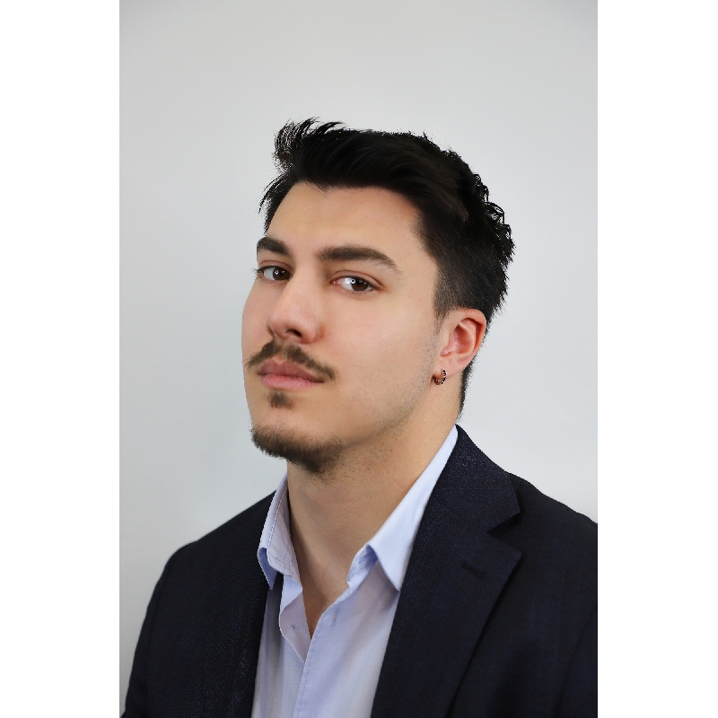 Mono boucle d'oreille créoles en or blanc 18 k et diamants noirs Mono boucle d'oreille créoles en or blanc 18 k et diamants noirs