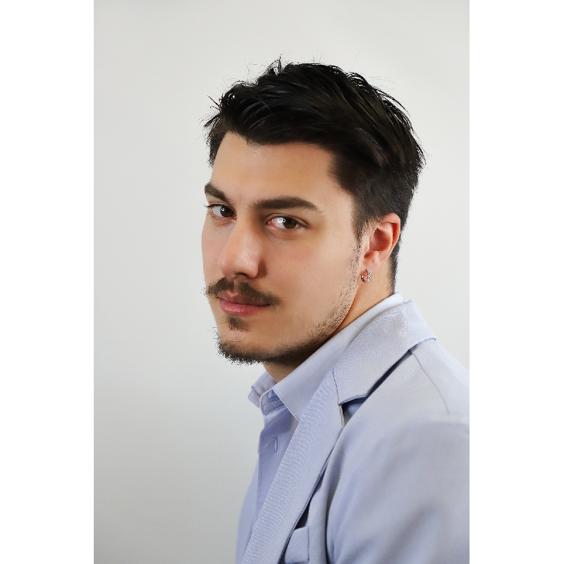 Créole mono en or blanc 18 carats avec des diamants Créole mono en or blanc 18 carats avec des diamants