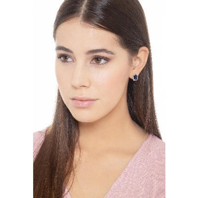 Boucles d'oreilles halo en or blanc 18k avec saphir bleu