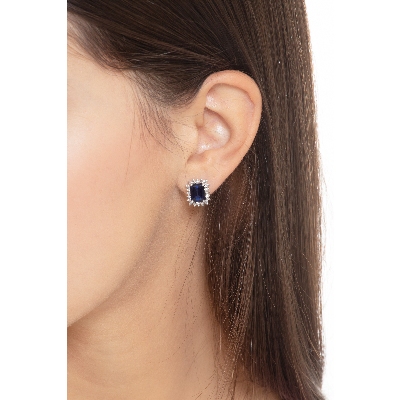 Boucles d'oreilles halo en or blanc 18k avec saphir bleu