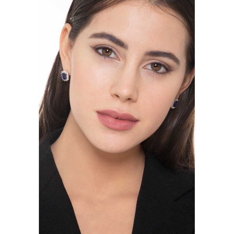 Boucles d'Oreilles en Or Blanc 18k avec Saphirs Bleus Rectangulaires et Diamants Boucles d'Oreilles en Or Blanc 18k avec Saphirs Bleus Rectangulaires et Diamants