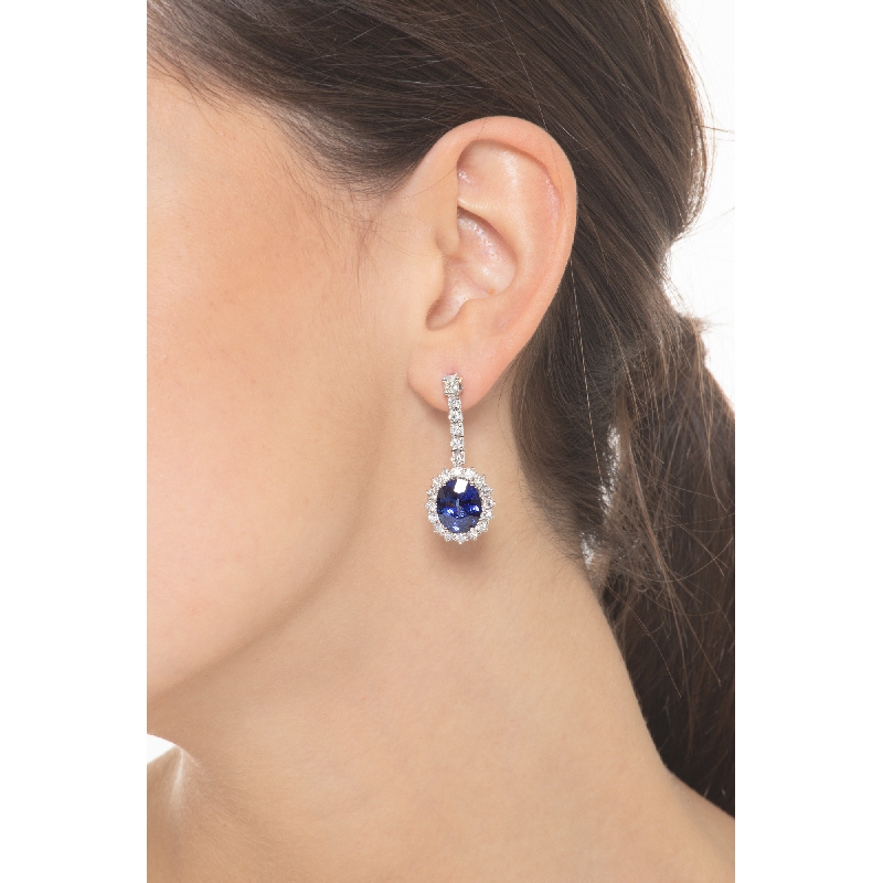 Boucles d’oreilles en or blanc 18k saphirs bleus et diamants