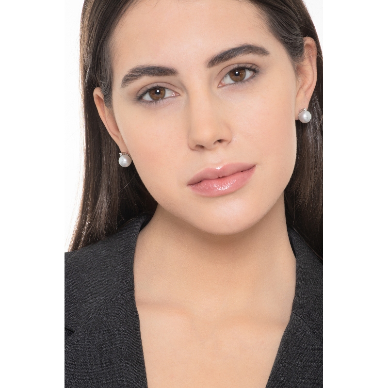 Boucles d'oreilles en or blanc 18k avec perles et diamants Boucles d'oreilles en or blanc 18k avec perles et diamants