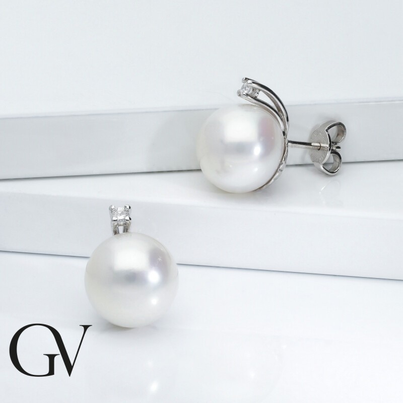 Boucles d’oreilles femme en or blanc 18k avec perles naturelles et diamants