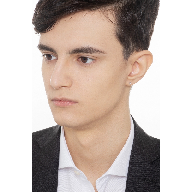 Boucle d'oreille individuelle à 4 griffes en or blanc 18 carats avec diamant Boucle d'oreille individuelle à 4 griffes en or blanc 18 carats avec diamant