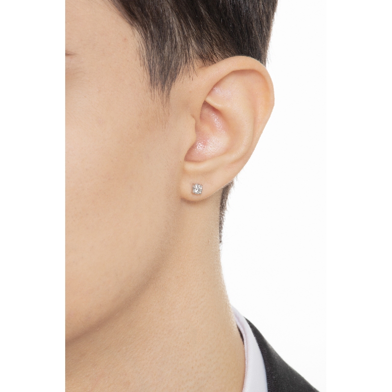 Mono boucle d oreille avec quatre griffes et un diamant Mono boucle d oreille avec quatre griffes et un diamant