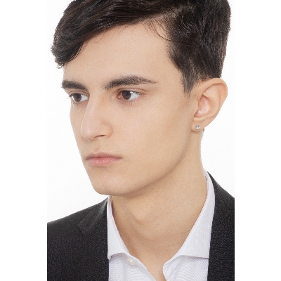 Boucle d'oreille individuelle avec 4 griffes et un diamant