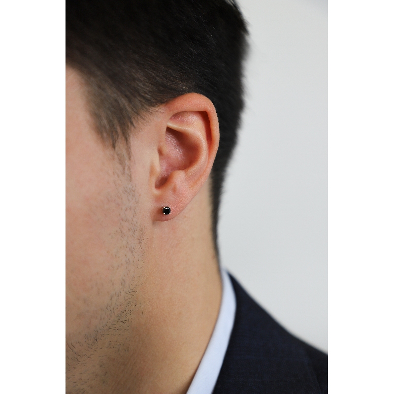 Boucle d'oreille unique en or blanc 18 carats à quatre griffes avec diamant 0,22 ct. Boucle d'oreille unique en or blanc 18 carats à quatre griffes avec diamant 0,22 ct.