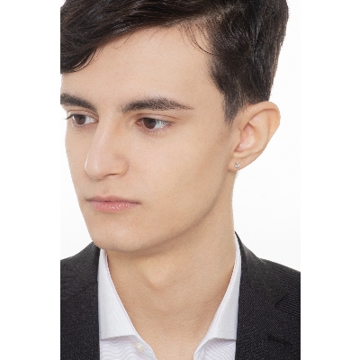 Puce individuelle en or blanc 18 carats à quatre griffes avec un diamant