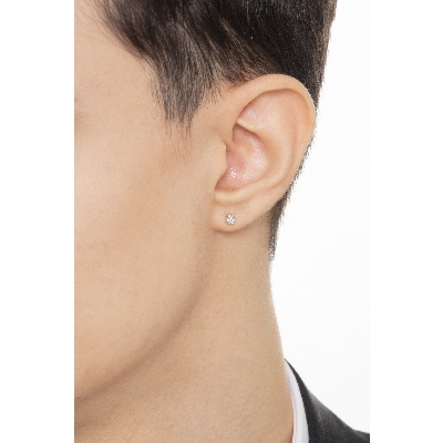 Boucle d'oreille homme en or blanc 18 carats griffes et diamant