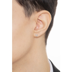 Boucle d'oreille individuelle en or blanc 18 carats à quatre griffes avec un diamant 2