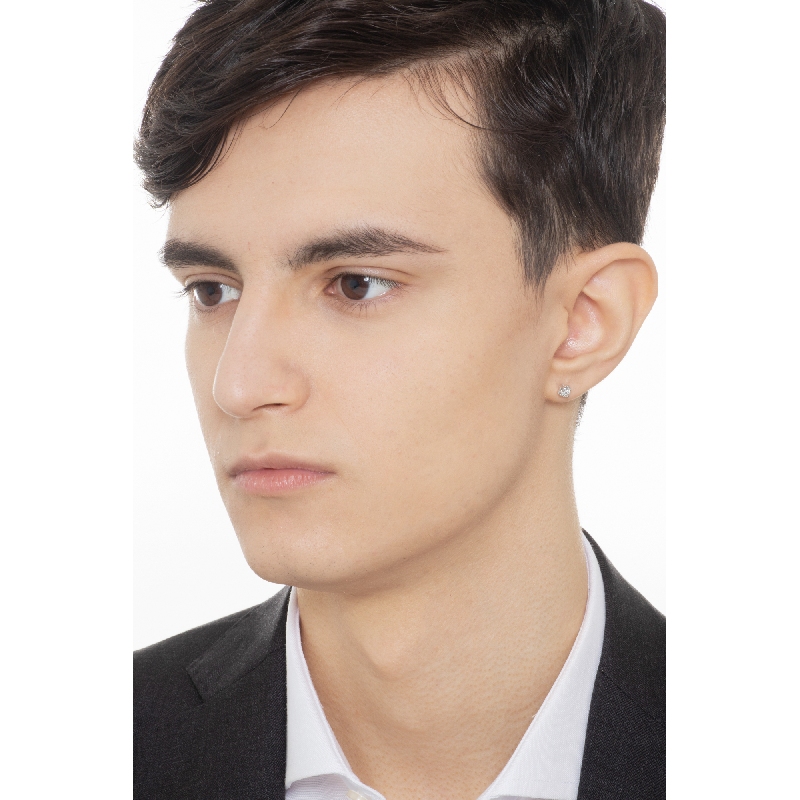 Mono boucle d oreille en or blanc 18 carats à quatre griffes avec un diamant Mono boucle d oreille en or blanc 18 carats à quatre griffes avec un diamant