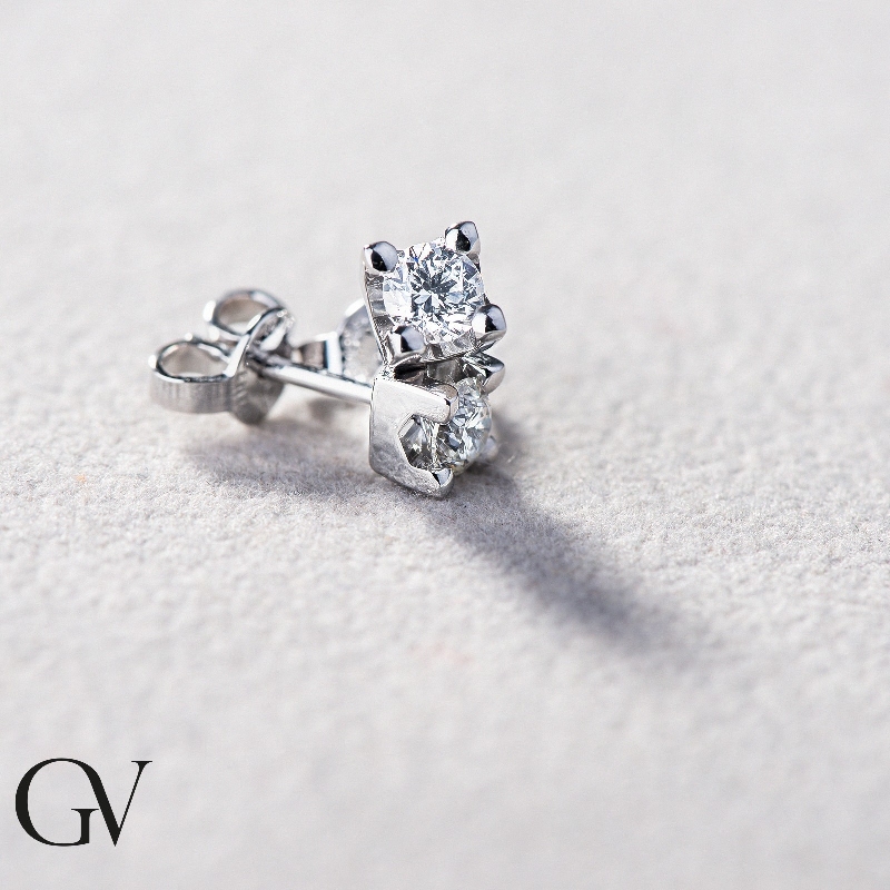 Boucle d'oreille individuelle diamant et or blanc 18k homme Boucle d'oreille individuelle diamant et or blanc 18k homme