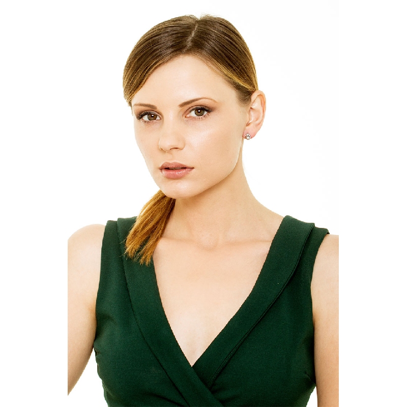 Boucles d'oreilles goutte en or blanc 18k serties de diamants Boucles d'oreilles goutte en or blanc 18k serties de diamants