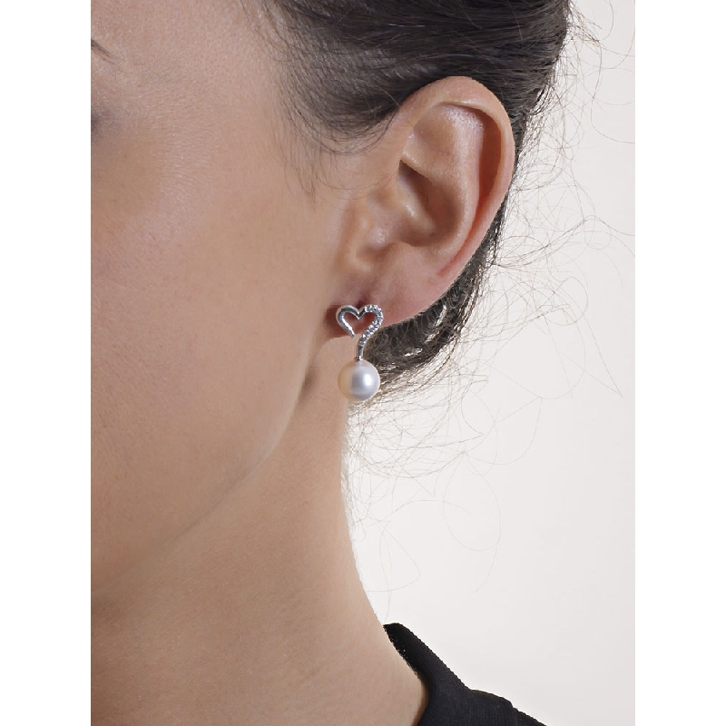 Boucles d'oreilles avec diamants en forme de cœur en or 18k et perle Boucles d'oreilles avec diamants en forme de cœur en or 18k et perle
