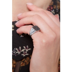 Chevaliere or blanc 18k carrée diamants noirs  2