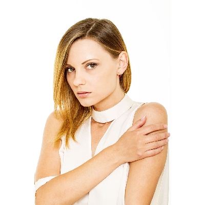 Boucles d’oreilles en or jaune 18K avec rubis et diamants