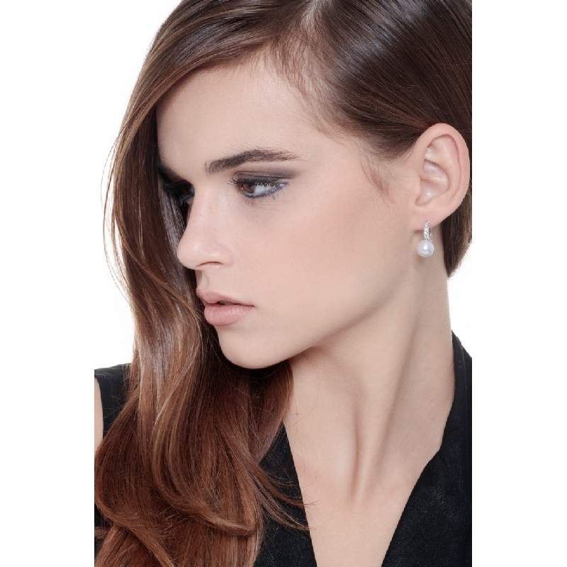 Boucles d'oreilles en or blanc 18 carats avec perle et diamants  Boucles d'oreilles en or blanc 18 carats avec perle et diamants