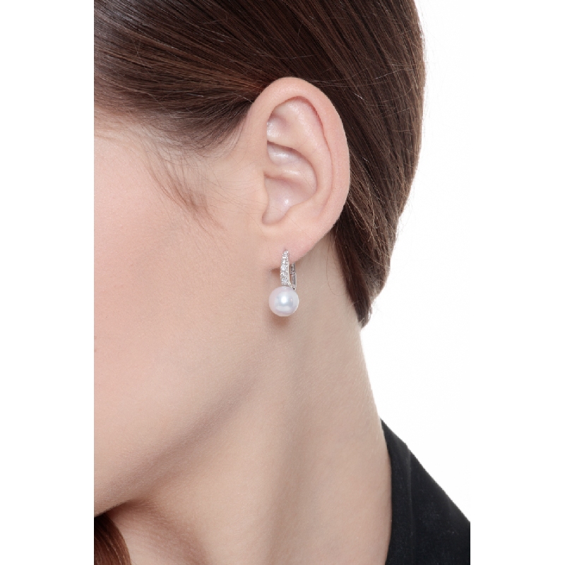 Boucles d'oreilles en or blanc 18 carats avec perle et diamants  Boucles d'oreilles en or blanc 18 carats avec perle et diamants