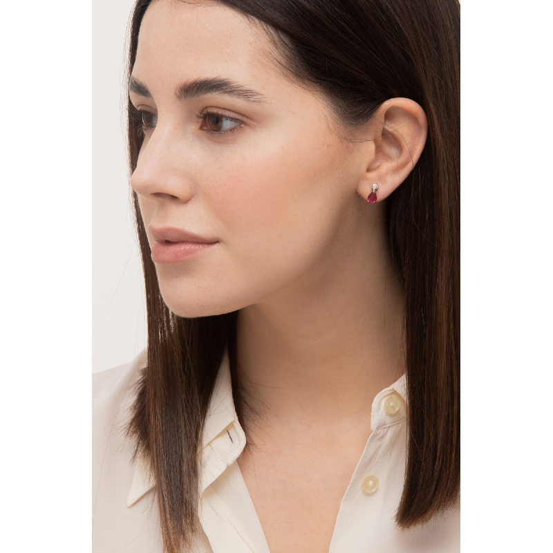 Boucles d'oreilles en or blanc 18 carats serties de rubis Boucles d'oreilles en or blanc 18 carats serties de rubis