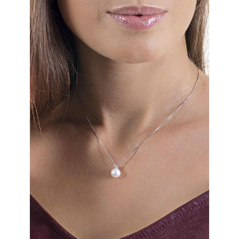 Collier en or blanc 18k avec perle et diamant Collier en or blanc 18k avec perle et diamant