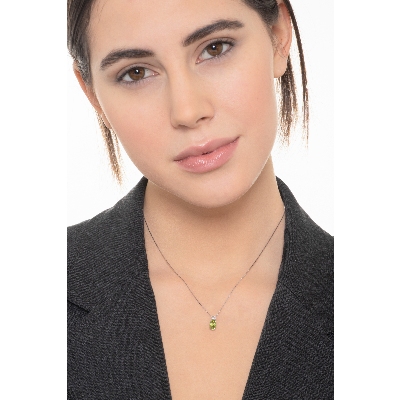 Collier en or blanc 18 carats avec péridot et diamant 