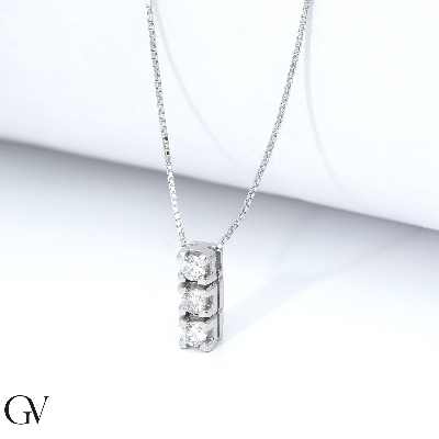 Collier en or blanc 18k trilogie de diamants