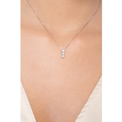 Collier en or blanc 18k orné d’un pendentif trilogy serti de diamant 2