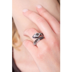 Bague serpent en or blanc 18k avec diamants et rubis 2
