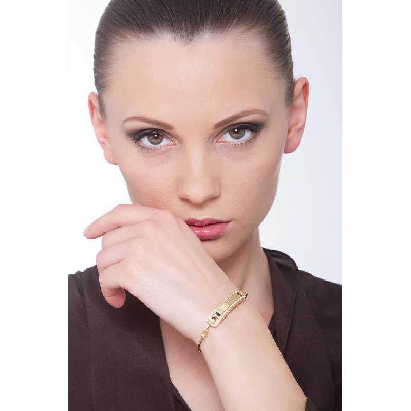 Bracelet avec plaque en or jaune 18 carats sertie de diamants Bracelet avec plaque en or jaune 18 carats sertie de diamants