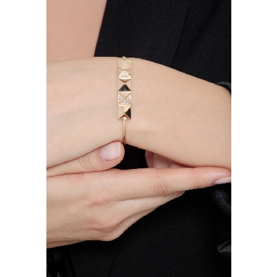 Bracelet avec plaque en or jaune 18k sertis de diamants