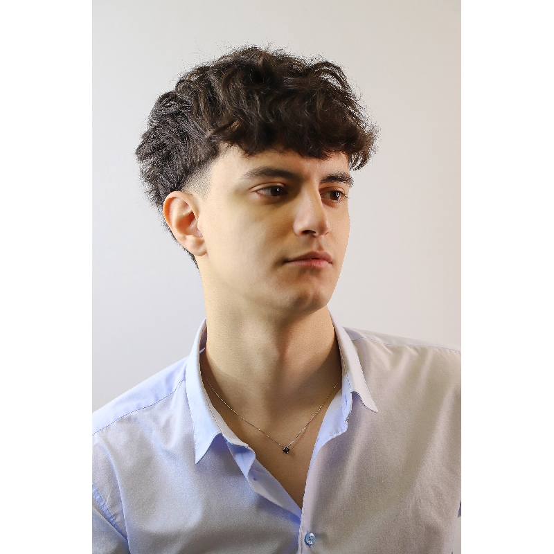 Collier en or blanc 18 carats avec diamant noir taille brillant sur griffes brunies