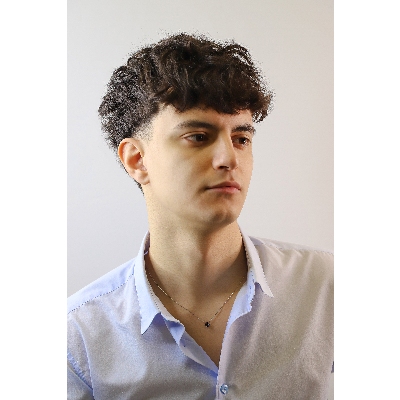 Collier en or blanc 18 carats avec diamant noir taille brillant sur griffes brunies