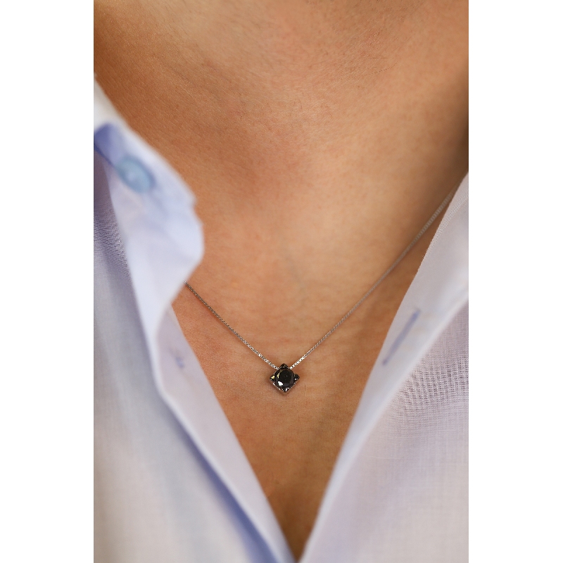 Collier homme en or blanc 18k avec un diamant noir CM50