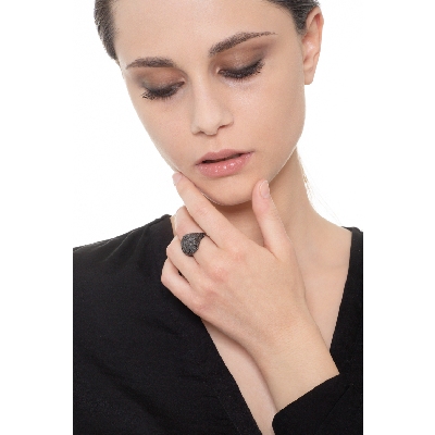 Chevalière pour Petit Doigt en Or Blanc 18k avec Diamants Noirs