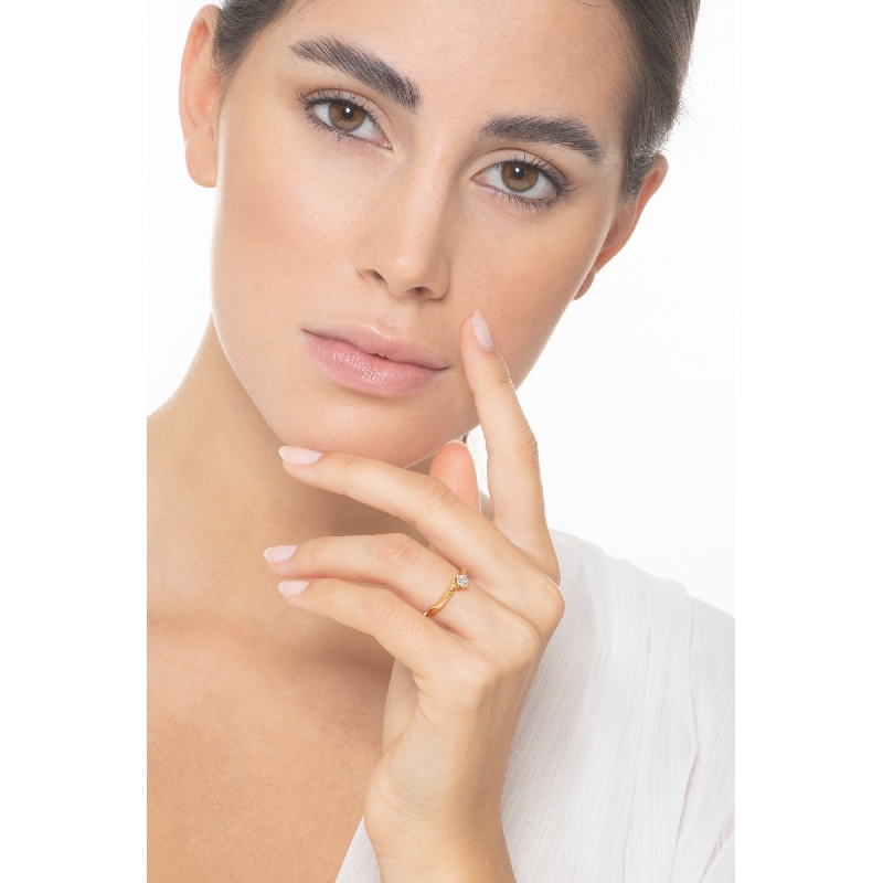 Solitaire à quatre griffes en or jaune 18 carats avec un diamant de 0,20 ct Solitaire à quatre griffes en or jaune 18 carats avec un diamant de 0,20 ct