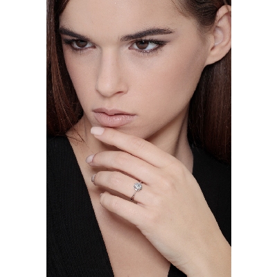 Bague solitaire or blanc 18k avec diamant taille brillante ct. 0,70