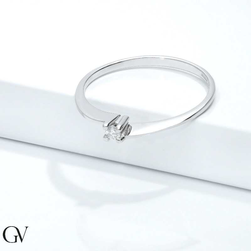 Bague solitaire en or blanc 18 carats avec diamant 0,04 Bague solitaire en or blanc 18 carats avec diamant 0,04