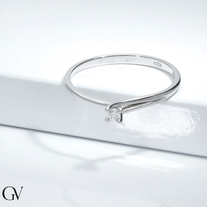 Solitaire en or blanc 18 carats avec diamant 0,04 ct Solitaire en or blanc 18 carats avec diamant 0,04 ct
