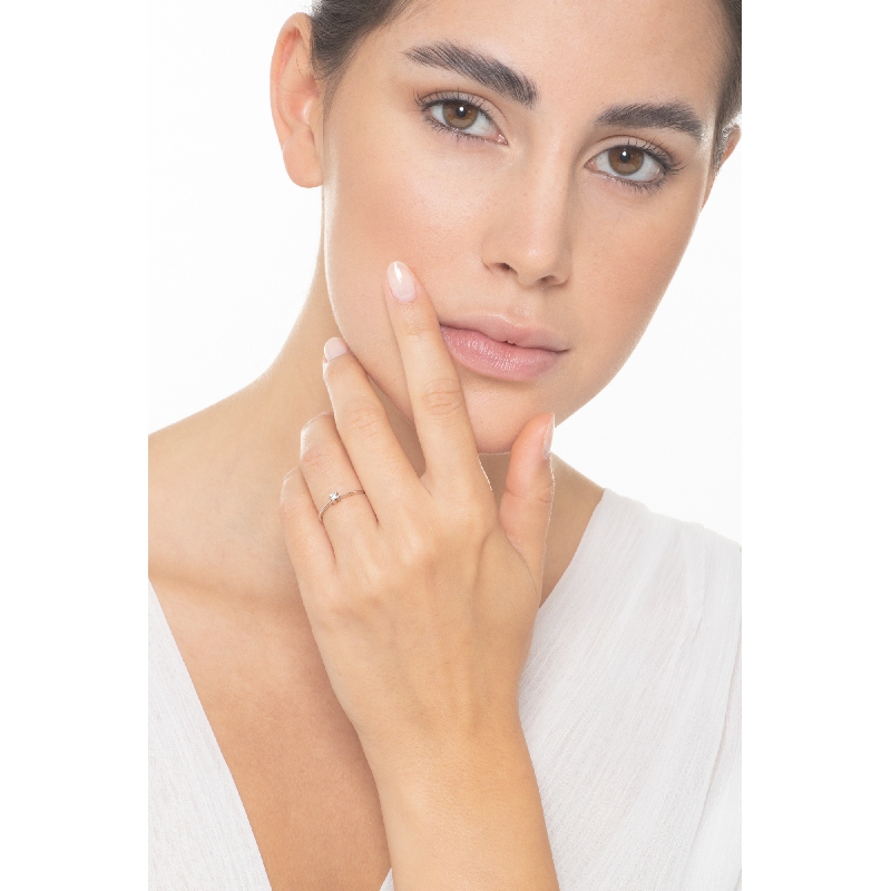 Bague 0.04 ct  solitaire en or blanc 18 carats avec diamant  Bague 0.04 ct  solitaire en or blanc 18 carats avec diamant