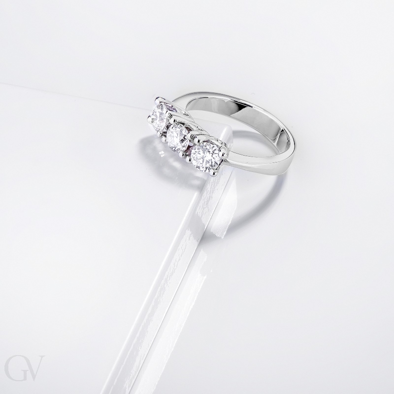Bague Trilogy femme en or blanc 18K avec diamants CT 1.20 Bague Trilogy femme en or blanc 18K avec diamants CT 1.20