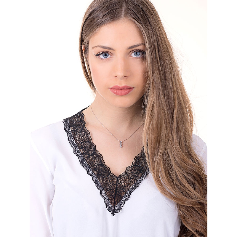 Collier en or blanc 18k pendentif trilogy en diamants ct 0,15  Collier en or blanc 18k pendentif trilogy en diamants ct 0,15
