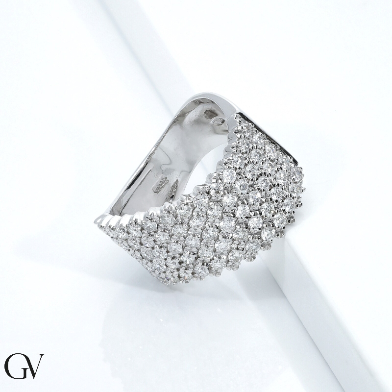 Bague bandeau or blanc 18k avec diamants Bague bandeau or blanc 18k avec diamants