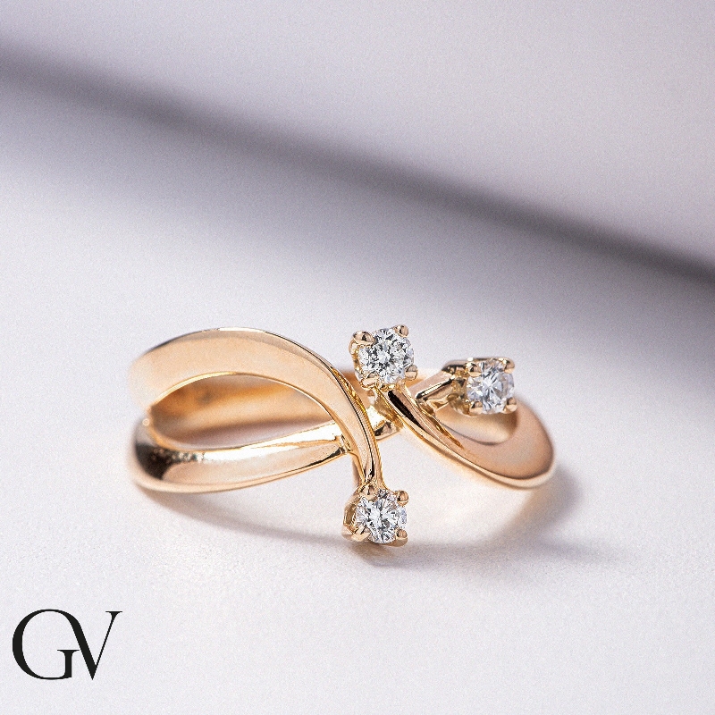 Bague Trilogy Femme en Or Rose 18k avec Diamants ct. 0,22 Bague Trilogy Femme en Or Rose 18k avec Diamants ct. 0,22